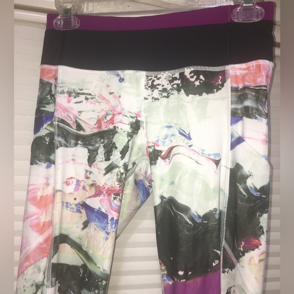 Lululemon Athletica Running Speed Tight III Leggings. Size 4. - Picture 12 of 17